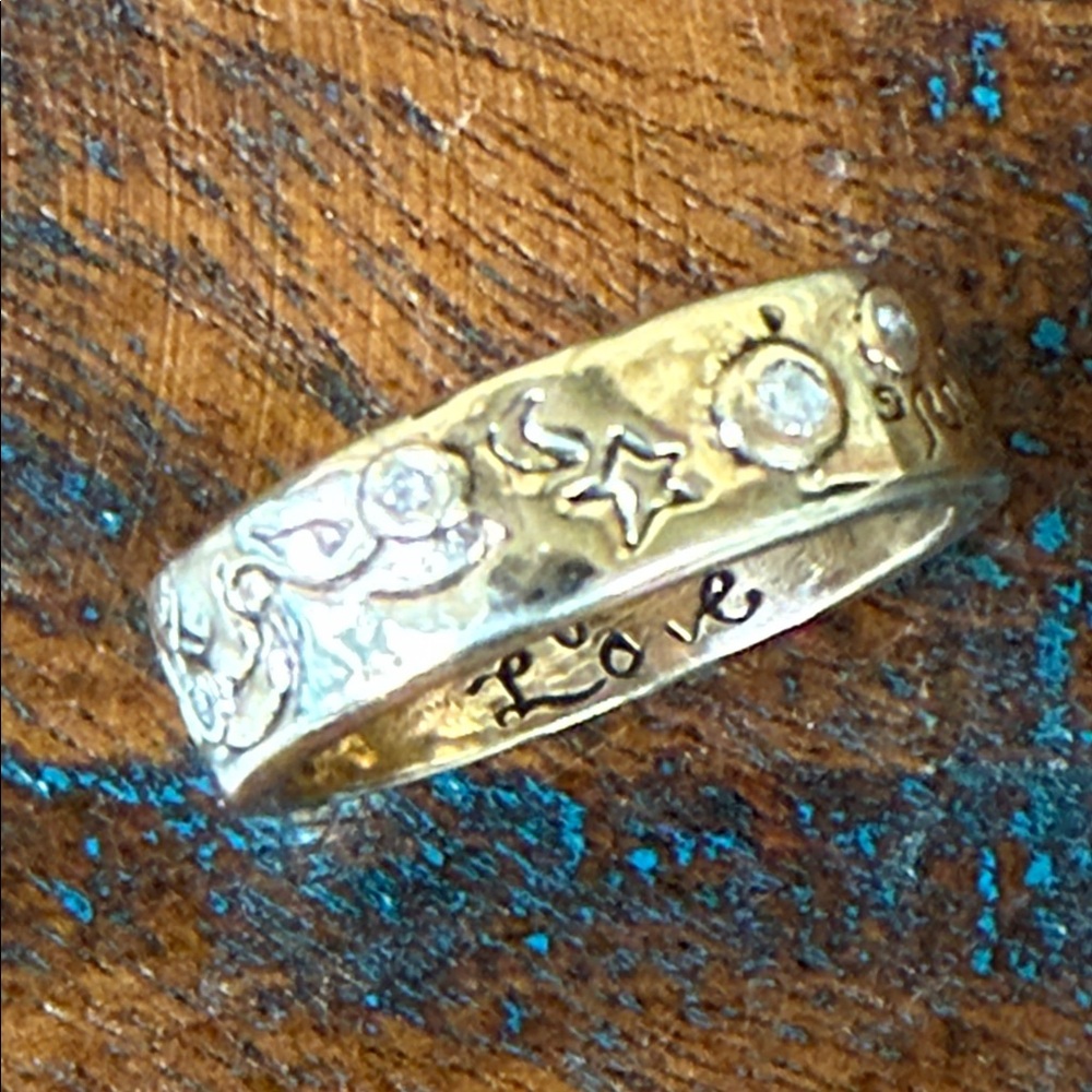 Jes MaHarry “Infinite Love Ring” in yellow gold. - Picture 3 of 4
